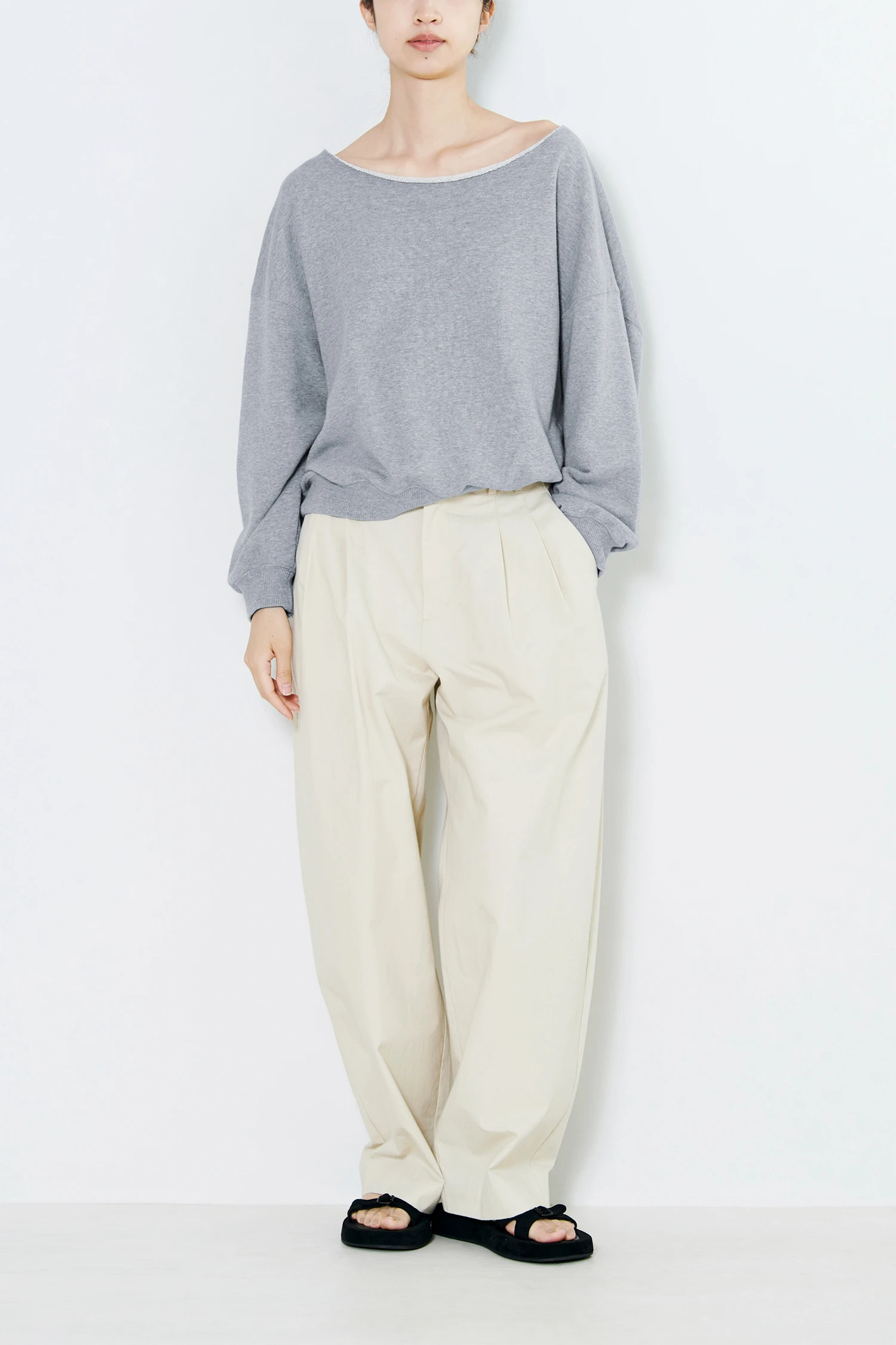 upper hights（アッパーハイツ）｜CROPPED SWEATアイテムの詳細
