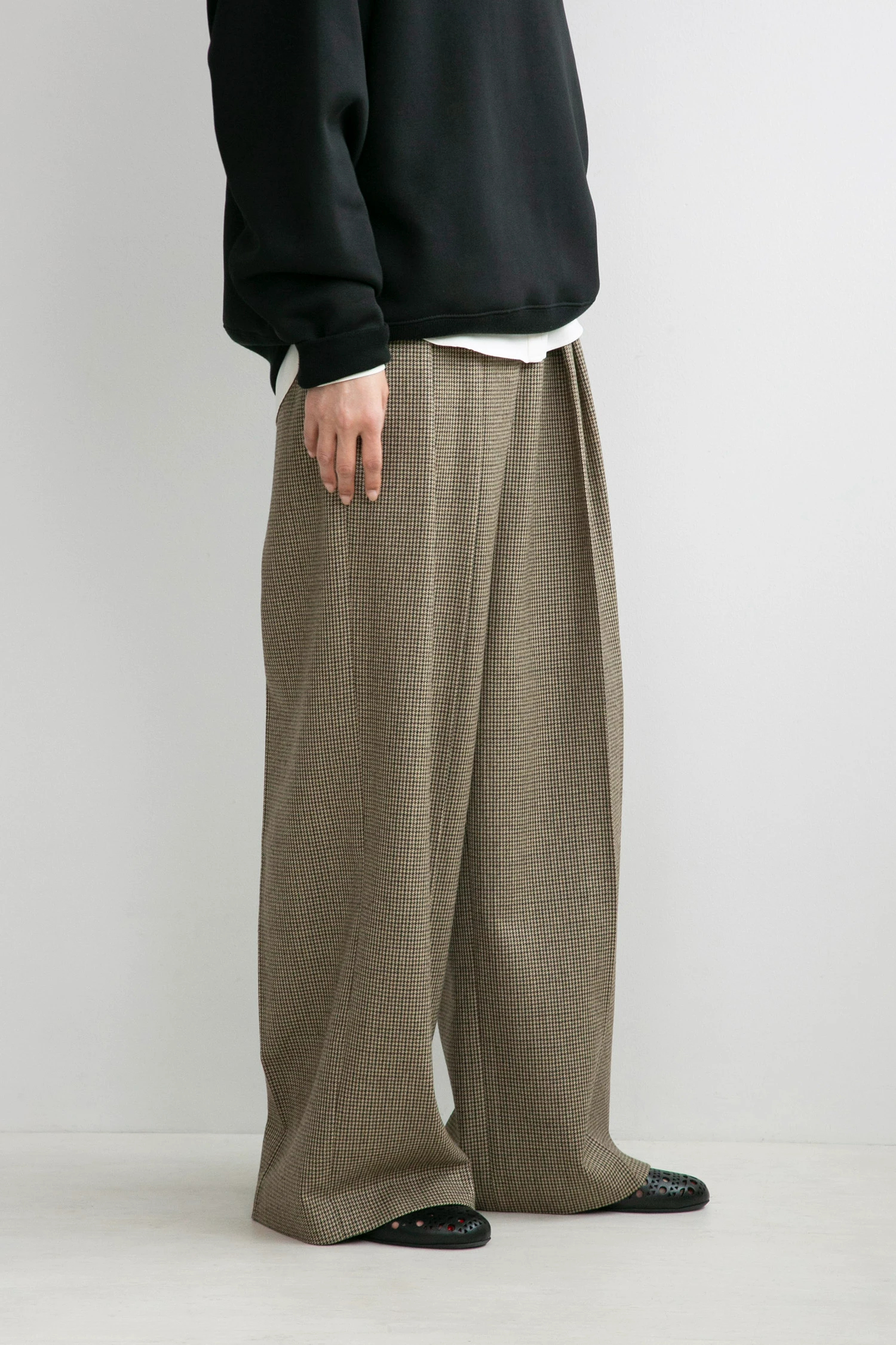 HAUNT（ハウント）｜2 TUCK PANTSアイテムの詳細 | GUESTLIST TOKYO