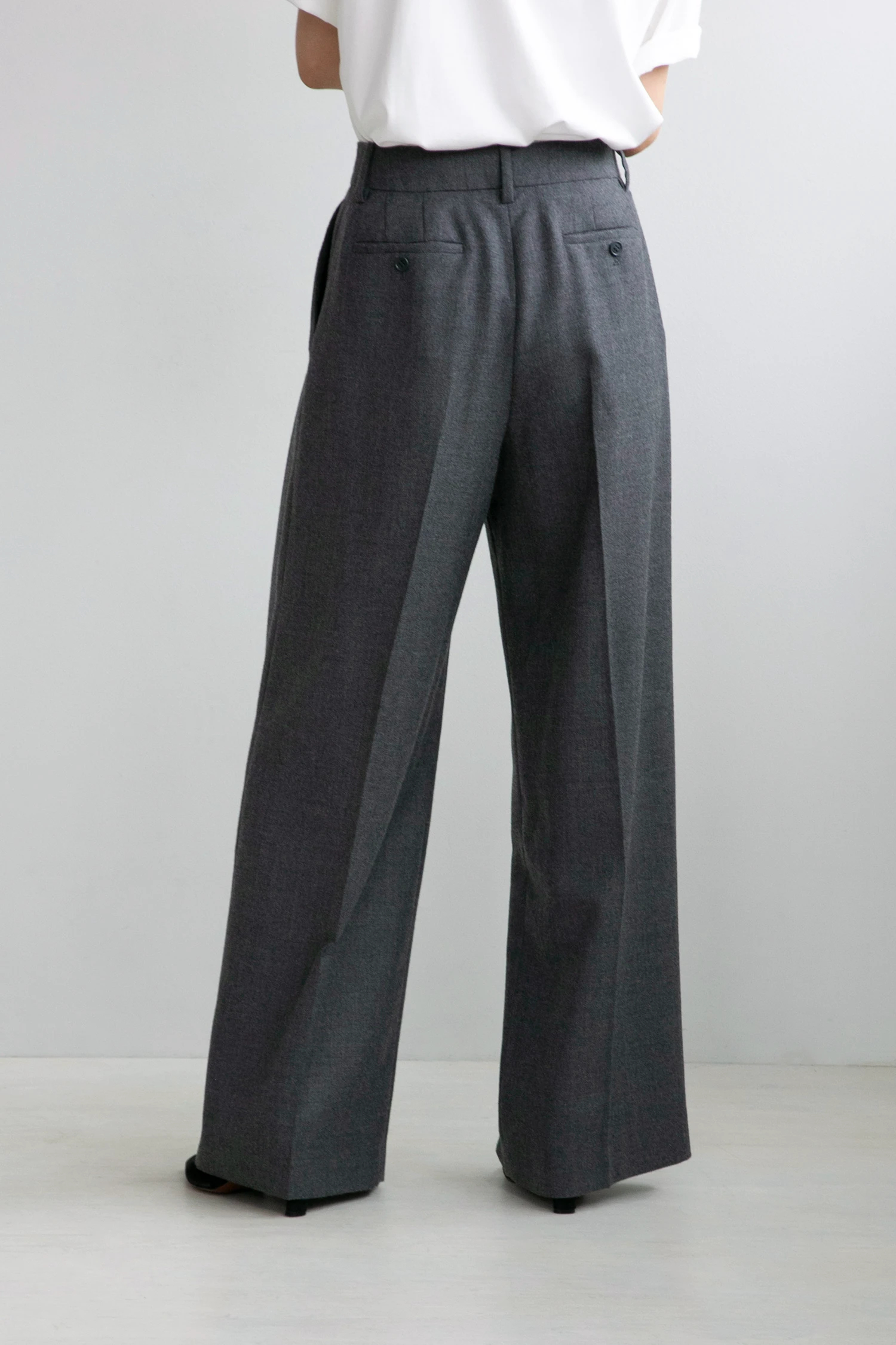 HAUNT（ハウント）｜2 TUCK PANTSアイテムの詳細 | GUESTLIST TOKYO