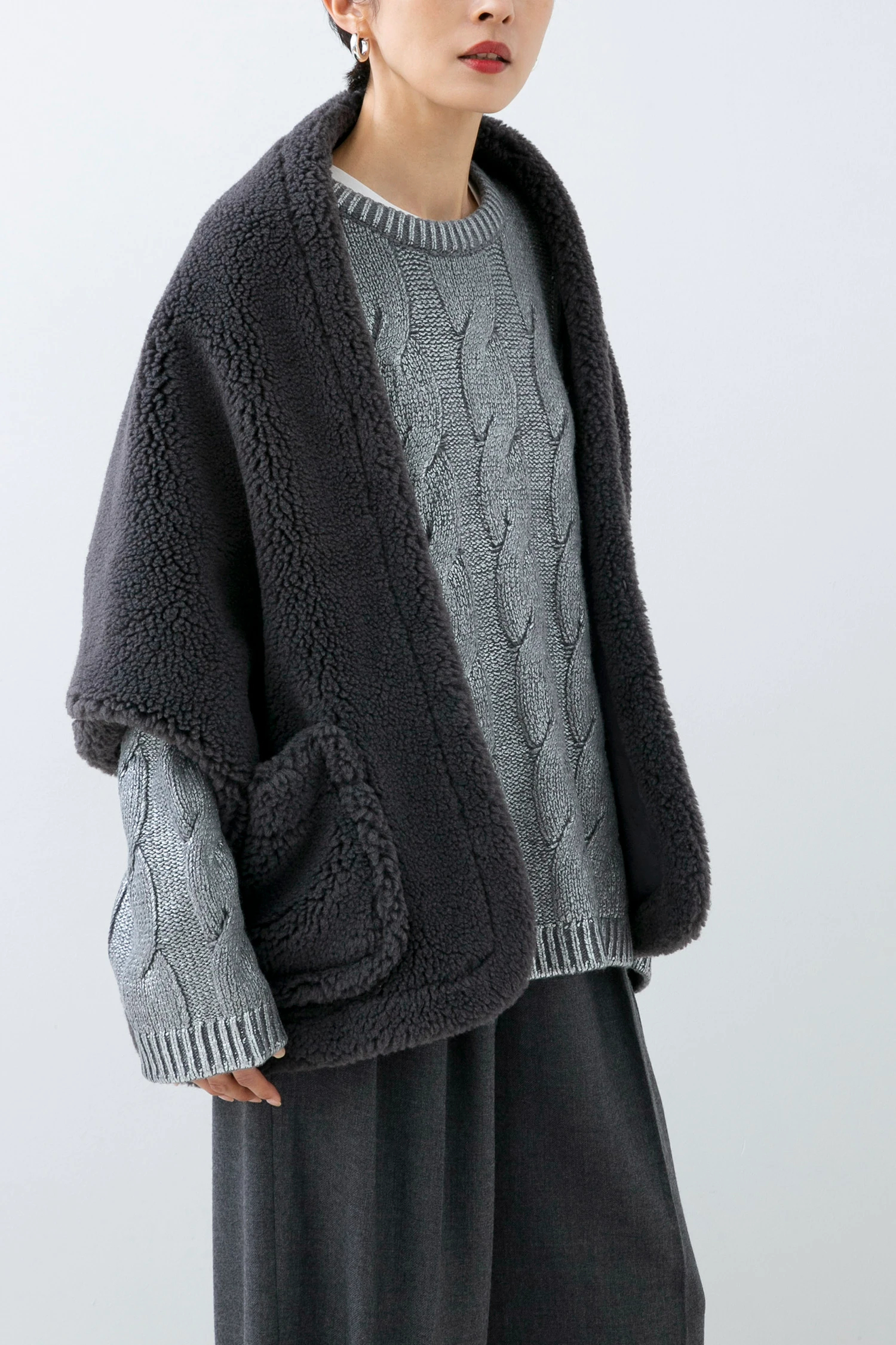 HAUNT（ハウント）｜SHORT BOA STOLEアイテムの詳細 | GUESTLIST TOKYO