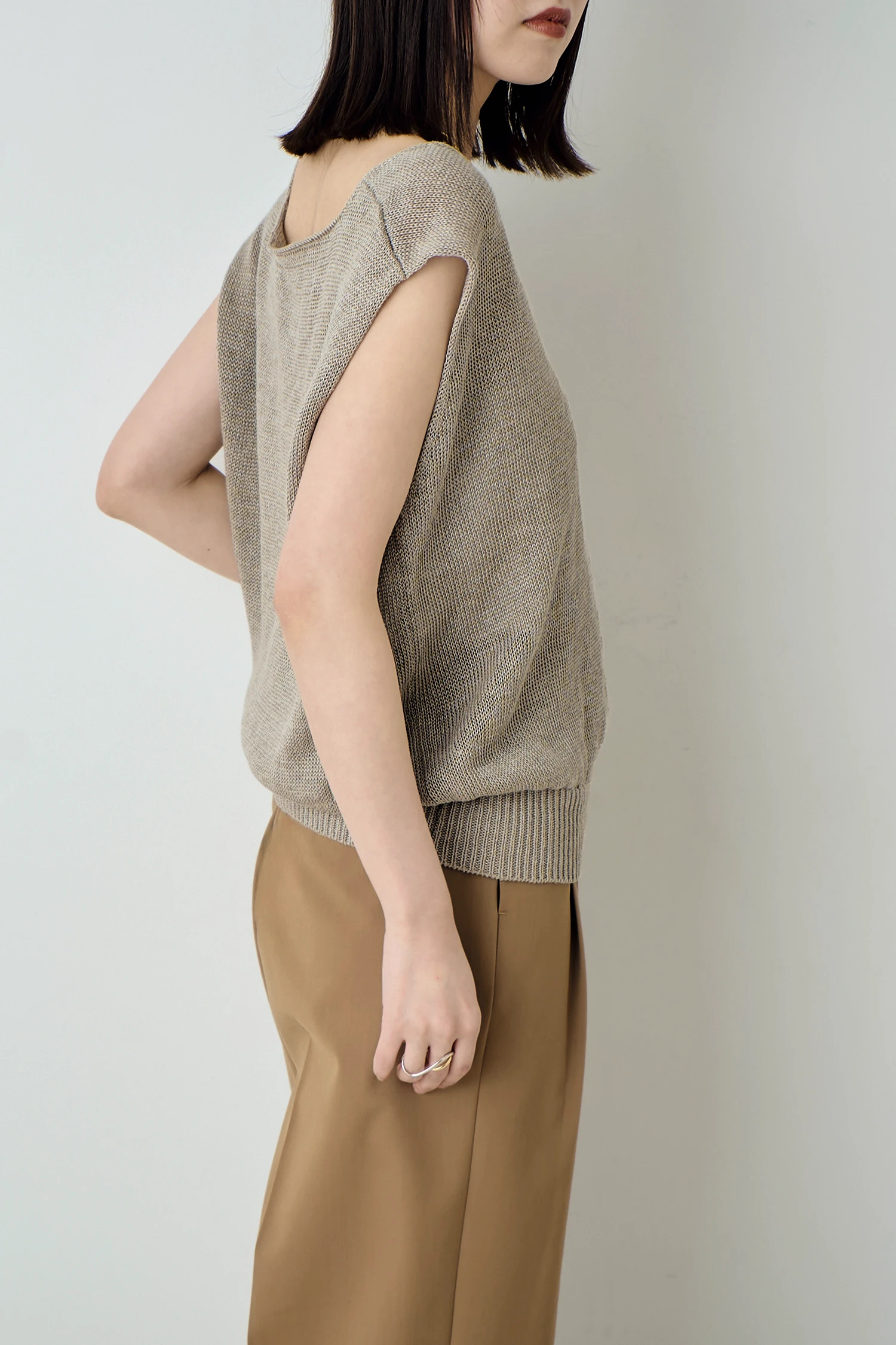 HAUNT（ハウント）｜LINEN V-NECK N/S POアイテムの詳細 | GUESTLIST