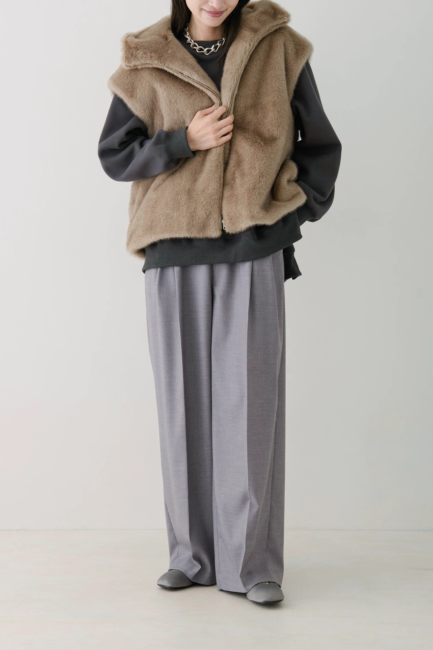 【新品】STATE OF MINDフード付きグレーファー風ベストコート STATE OF MIND（ステートオブマインド）｜fur hoodie vestアイテムの