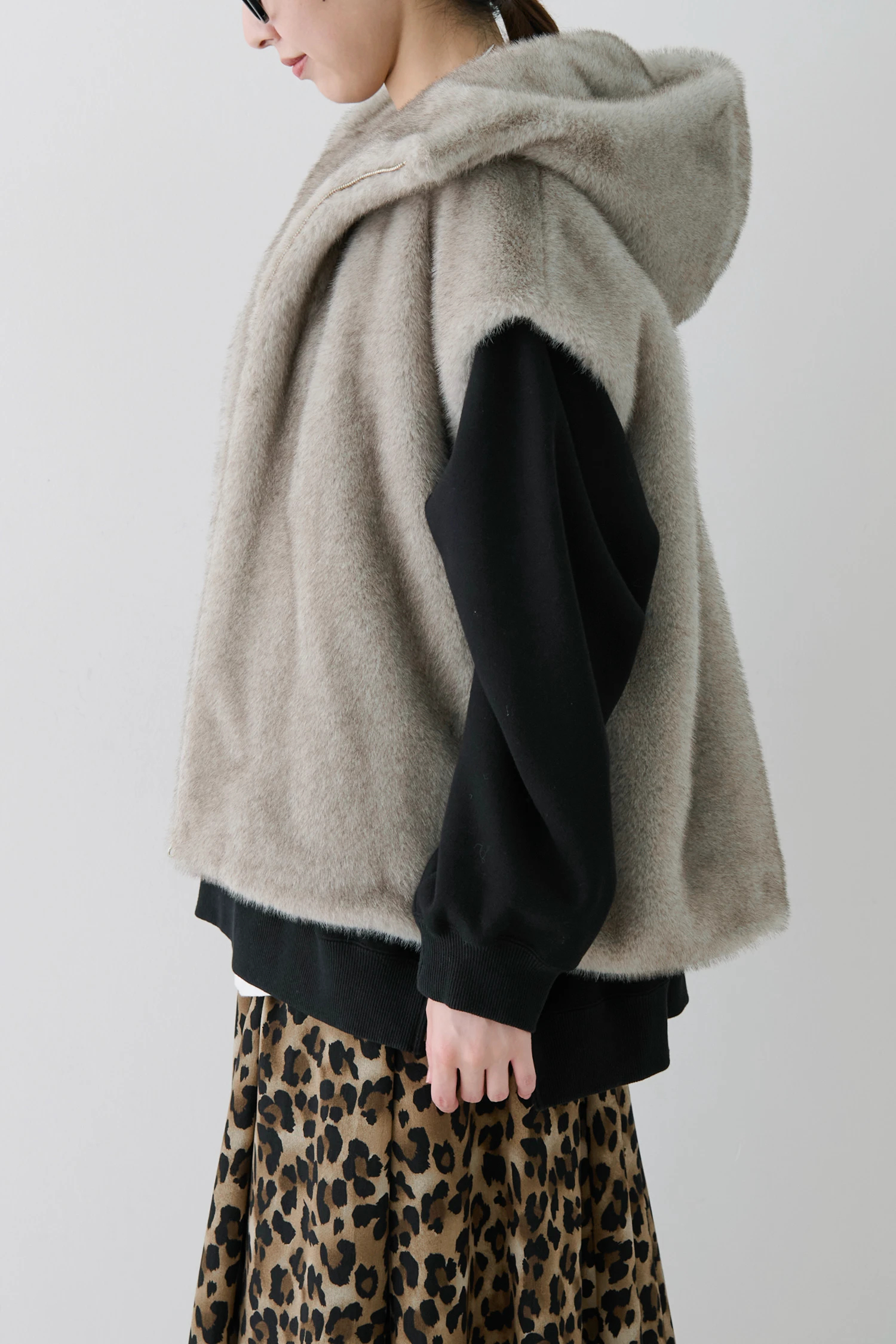 【新品】STATE OF MINDフード付きグレーファー風ベストコート STATE OF MIND（ステートオブマインド）｜fur hoodie vestアイテムの