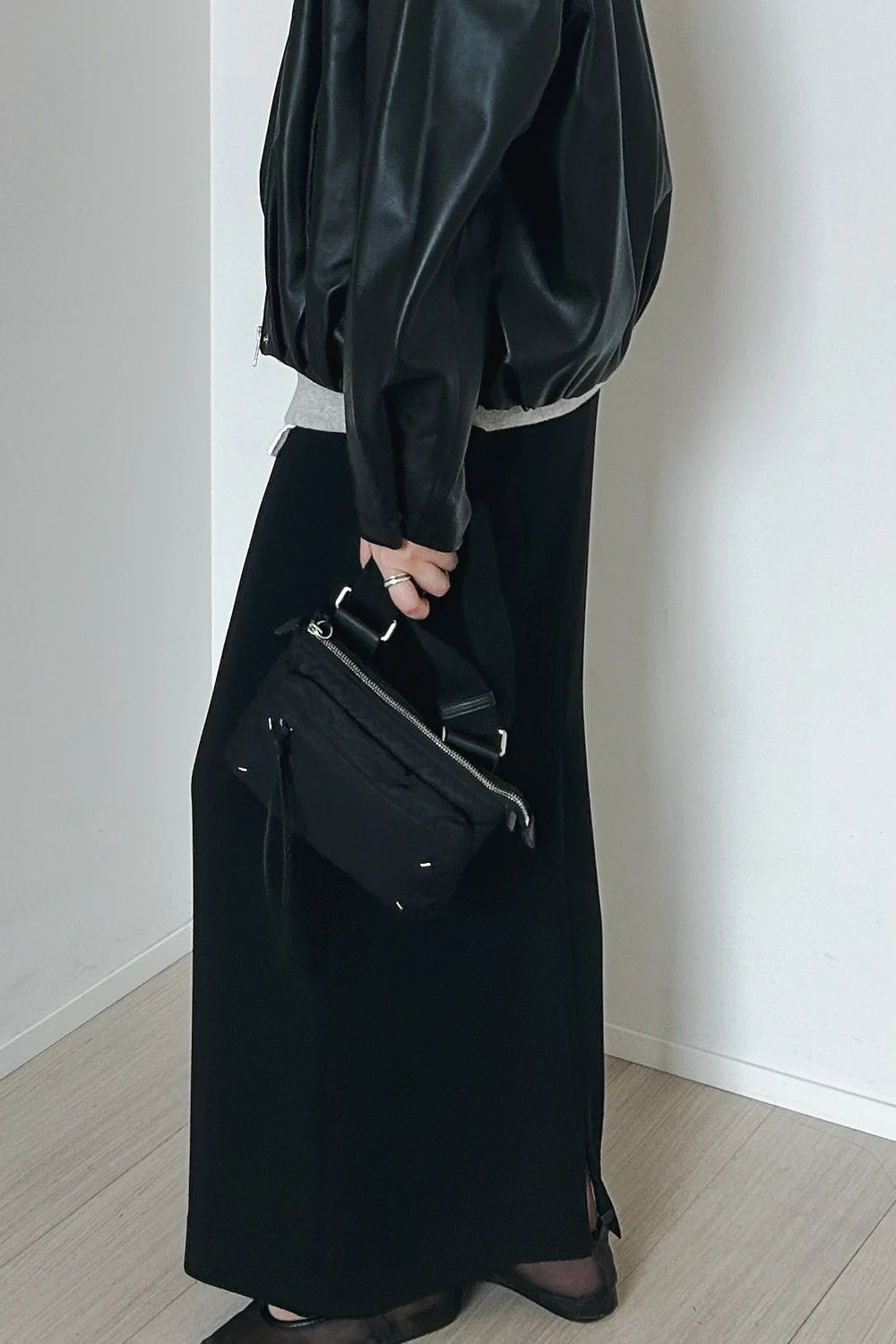 Maison Margiela（メゾンマルジェラ）｜ZIP LINE CAMERA BAGアイテムの