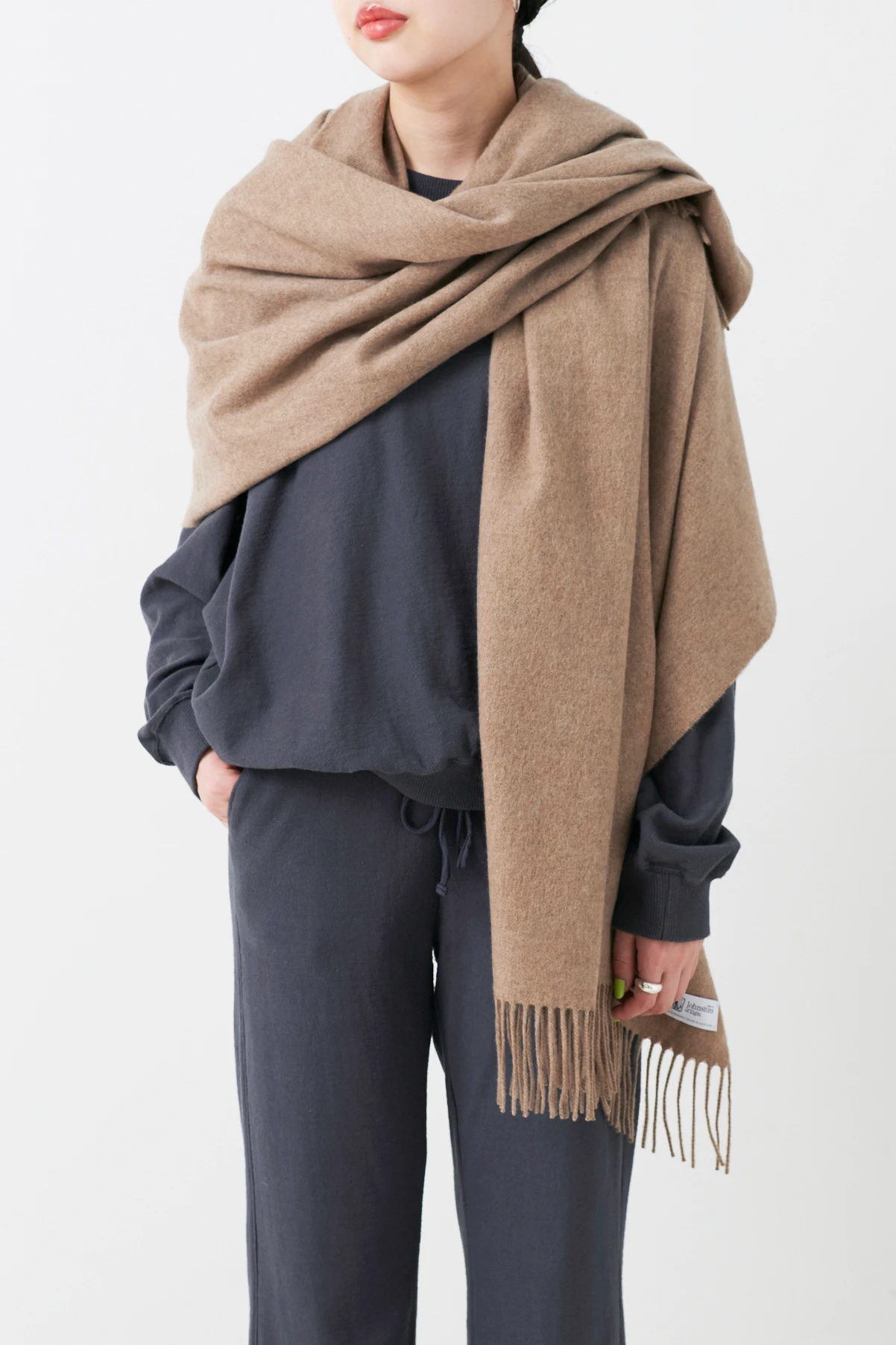JOHNSTONS(ジョンストンズ)|CASHMERE STOLEアイテムの詳細 ...