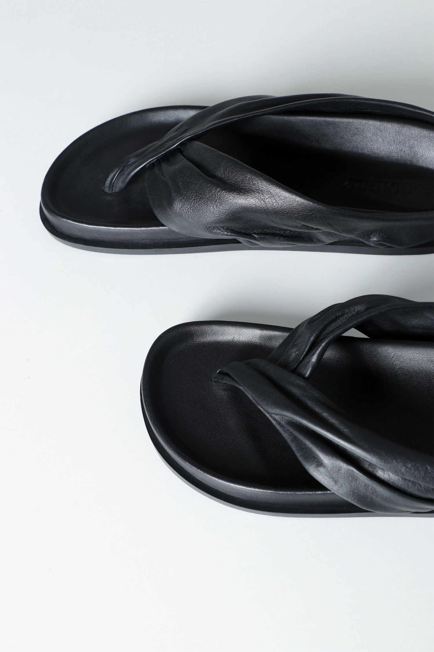 ★シェリ★新品未使用HILLS AVENUE クロスデザイン22.5 ヒルズアヴェニュー HILLS AVENUE シドニー スター （シルバー