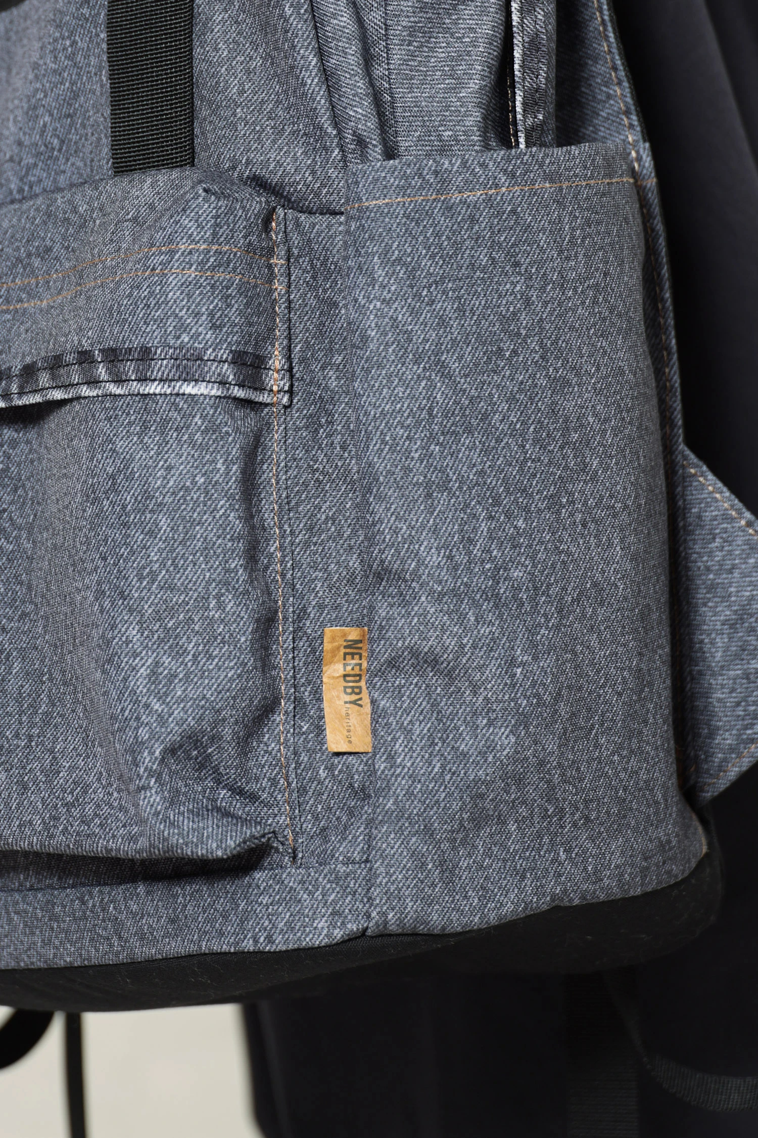 GREGORY NEEDBY ダークグレー リュック GREGORY×NEEDBY heritage】日本製デニムの風合いを纏った