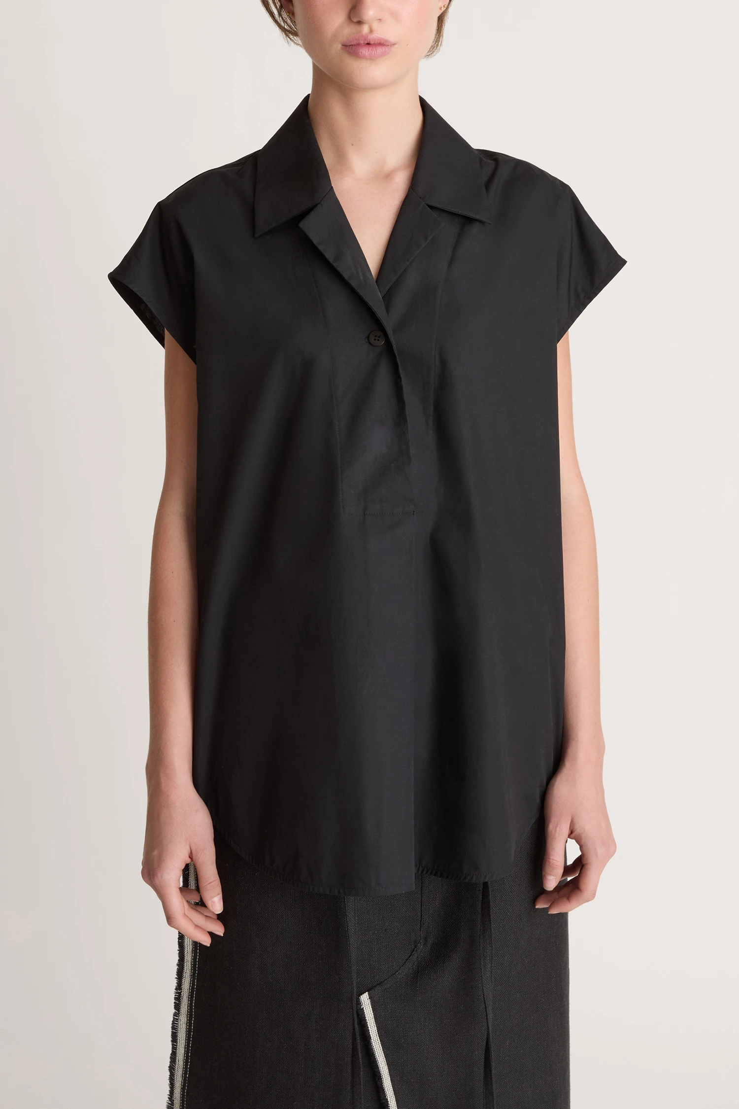 Lee Mathews（リー マシュー）｜Emilie Sleeveless Shirtアイテムの 